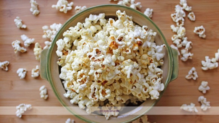 Easy Kettle Popcorn Recipe for Delicious Movie Nights