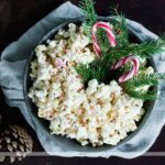 Easy Peppermint Popcorn Recipe for the Holidays
