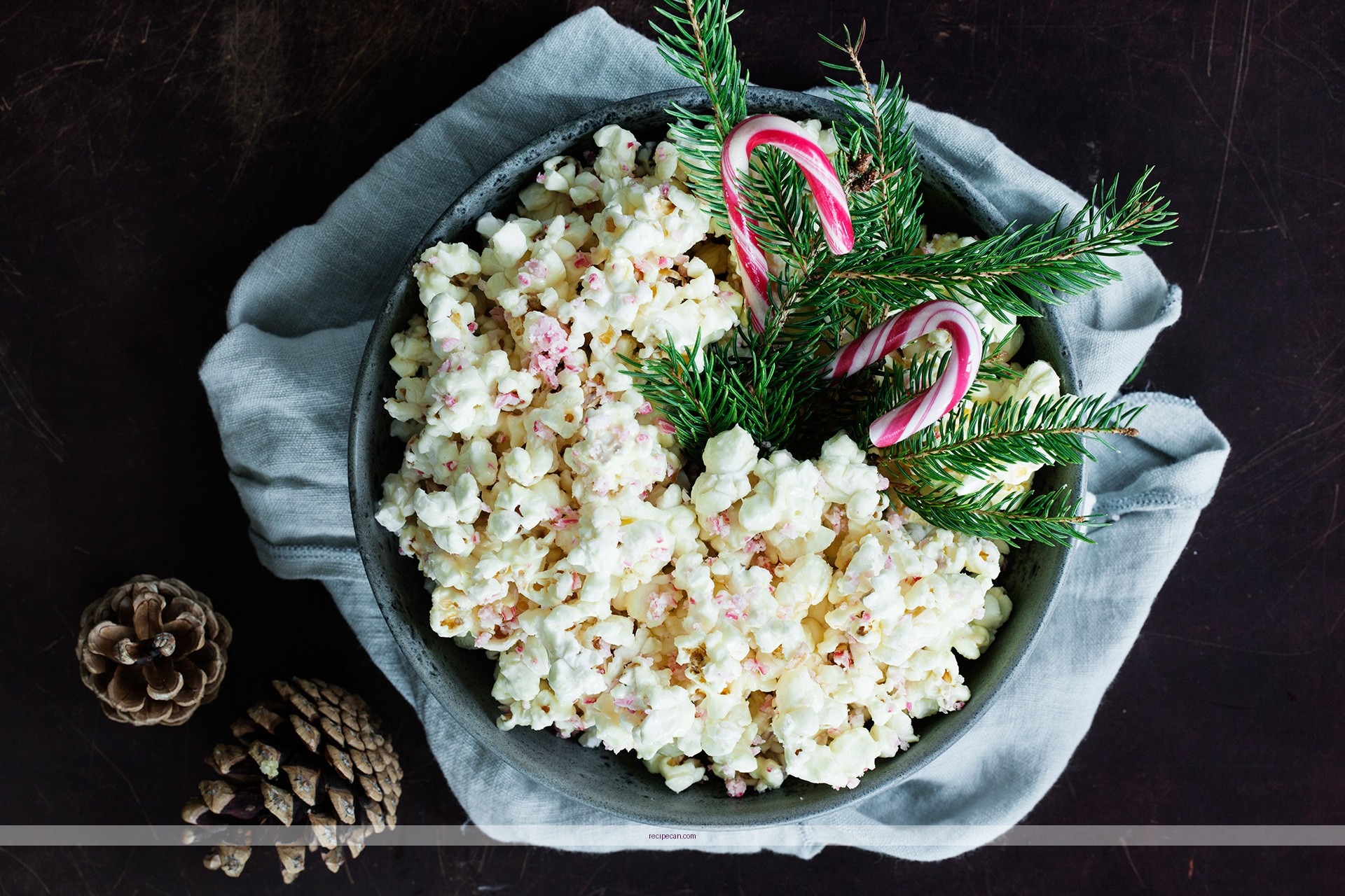 Easy Peppermint Popcorn Recipe for the Holidays