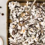 Easy Recipe for Popcorn with Chocolate Drizzle