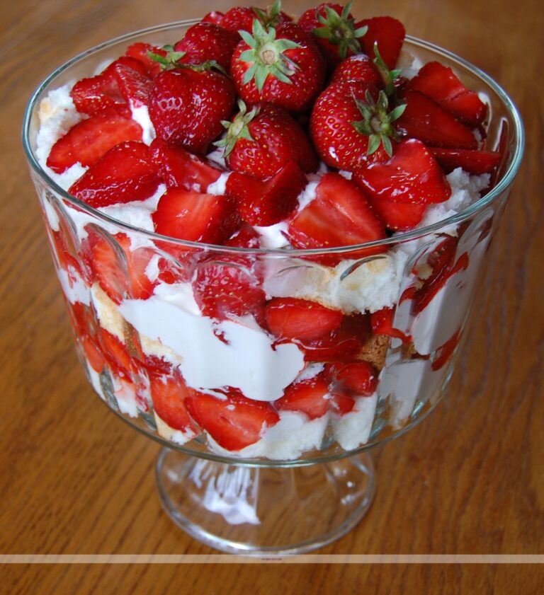 Delicious Strawberry Shortcake Trifle Recipe