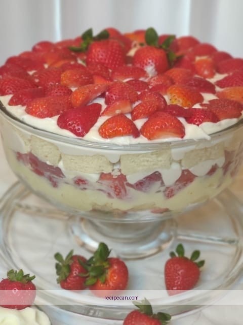 Strawberry Cream Cheese Trifle Recipe: A Delicious Delight