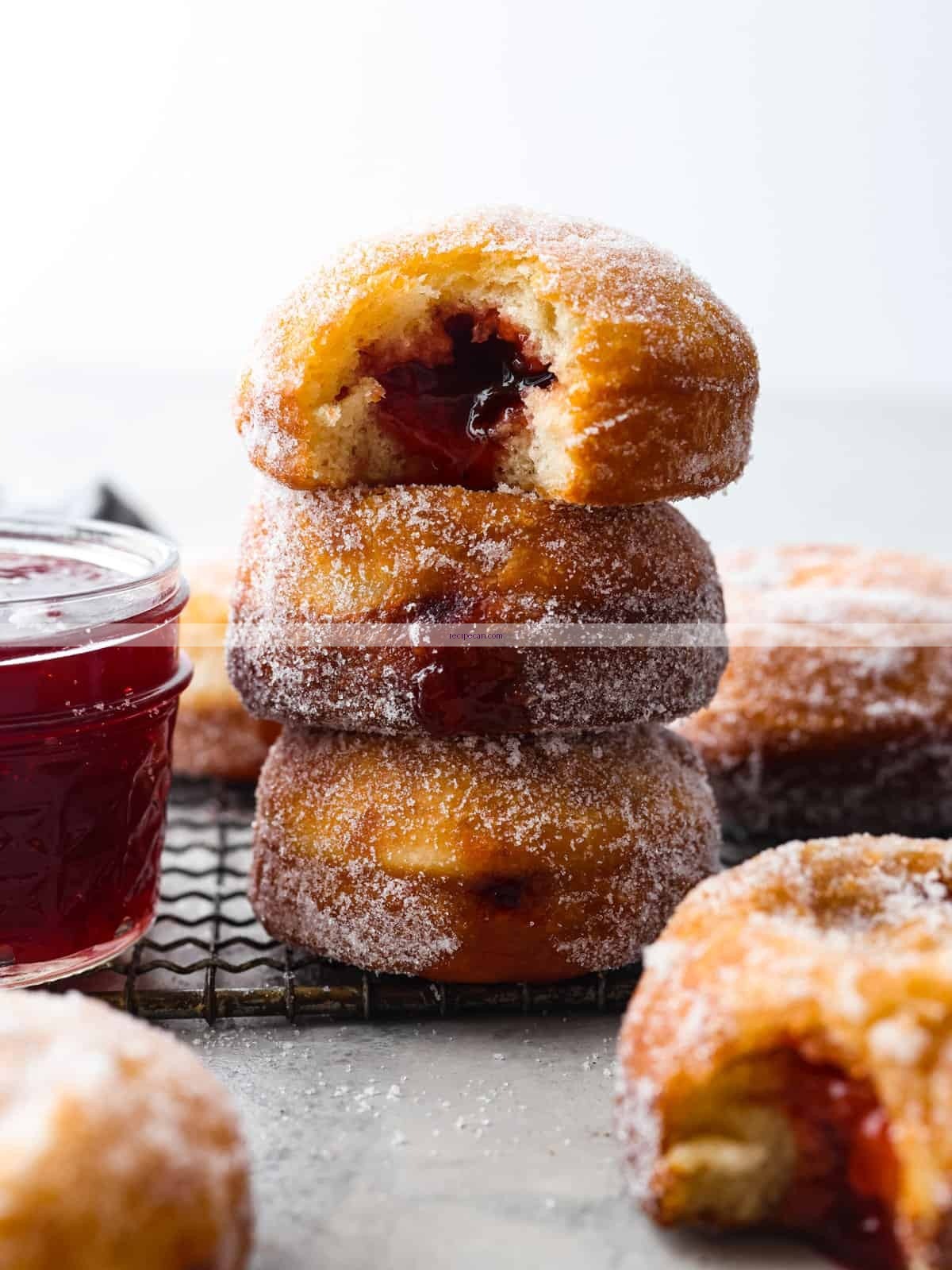 Easy Jelly Donuts Recipe for Delicious Homemade Treats